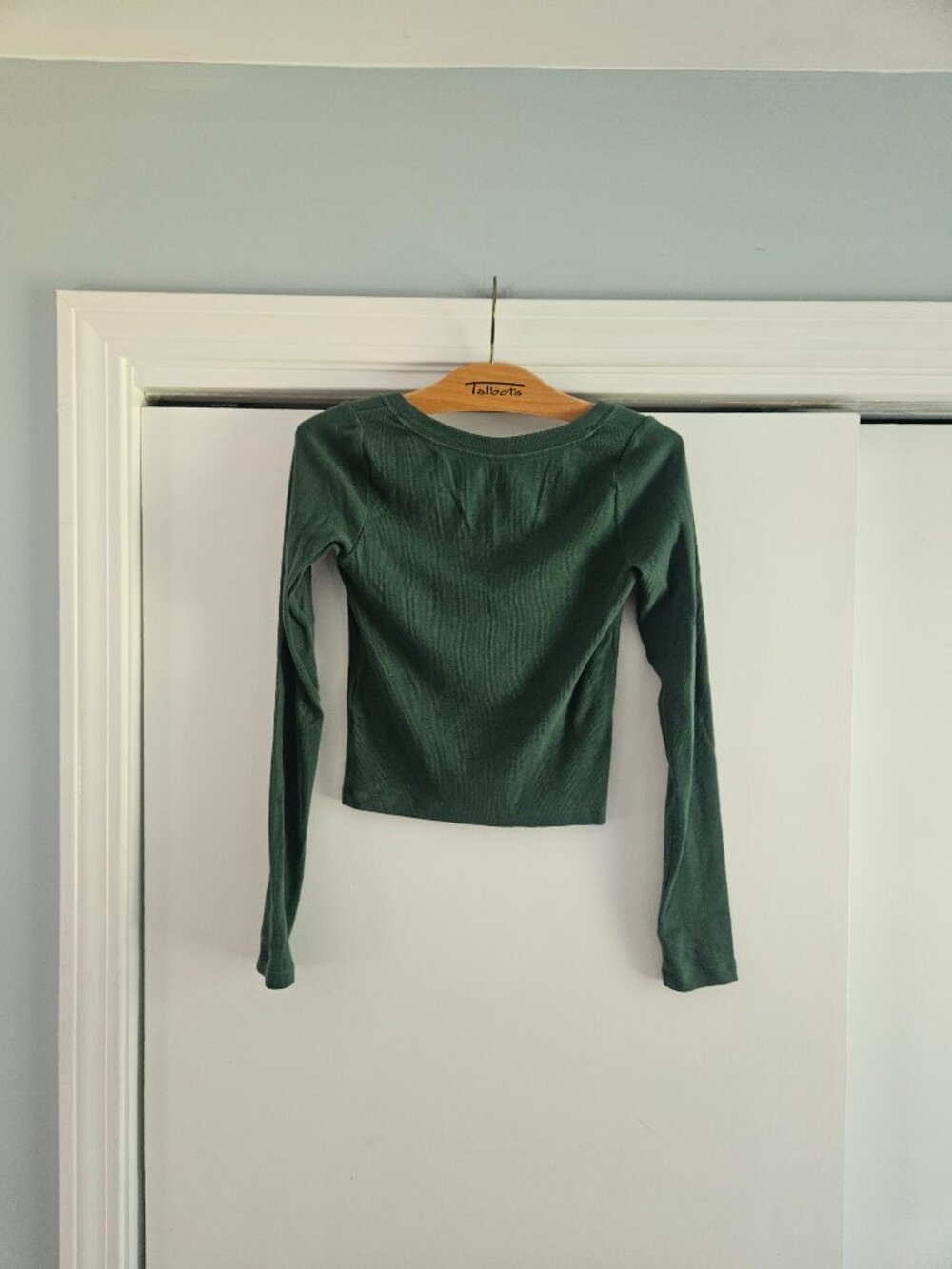 Hollister Green Long Sleeve Ribbed V-Neck Small Shirt - Picture 3 of 6